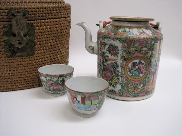 Appraisal: CHINESE PORCELAIN TEA SET IN A FITTED BASKET pieces the