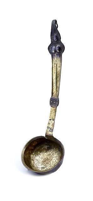 Appraisal: A brass continental ladle th Centurywith beaten handle