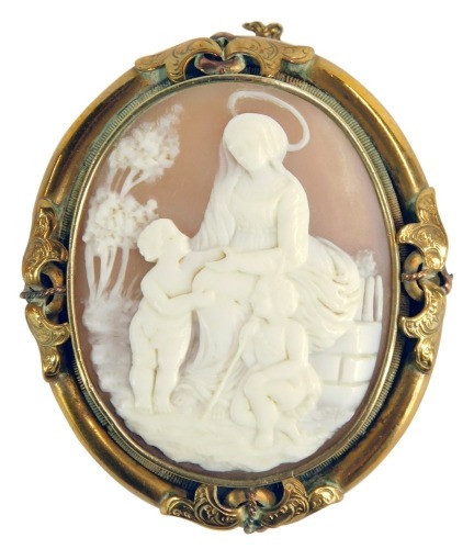 Appraisal: A thC shell cameo brooch the central cameo depicting maiden