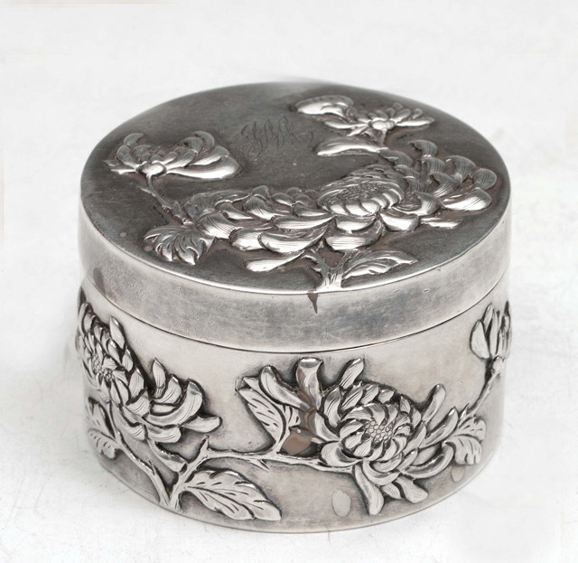 Appraisal: A CHINESE SILVER BOX and cover of cylindrical form with