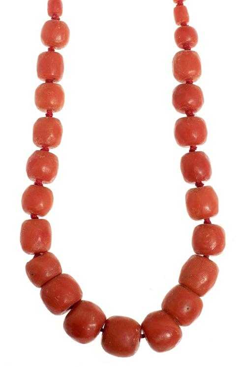 Appraisal: CORAL NECKLACE end of the th century Fastener metal Fancy