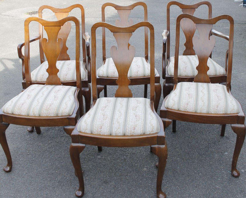 Appraisal: A set of six early thC walnut Queen Anne design