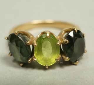 Appraisal: K Gold Green Stone Ring One light green ston K