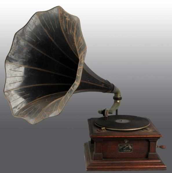 Appraisal: Victor Talking Machine with Large Metal Horn Description Working Oxidation