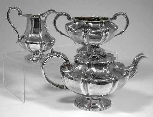 Appraisal: An early Victorian silver three piece tea service with squat