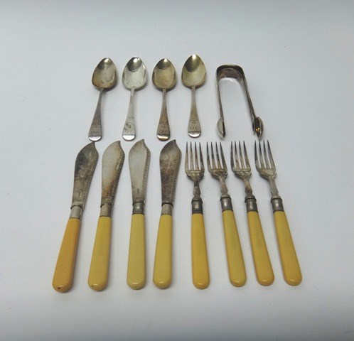 Appraisal: Silver comprising four Old English pattern dessert spoons London a