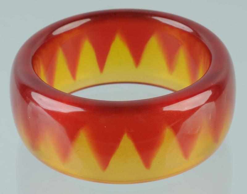 Appraisal: Vintage Bakelite Cherry-Apple Zigzag Bracelet Condition Excellent Size - Dia