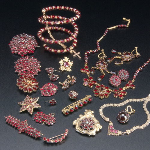 Appraisal: Twenty-five th and early th C garnet jewelry pieces necklaces