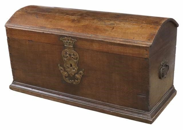 Appraisal: Continental oak storage trunk th c dove tail and peg