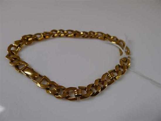 Appraisal: A FLAT CURB LINK BRACELET TESTED CT GOLD