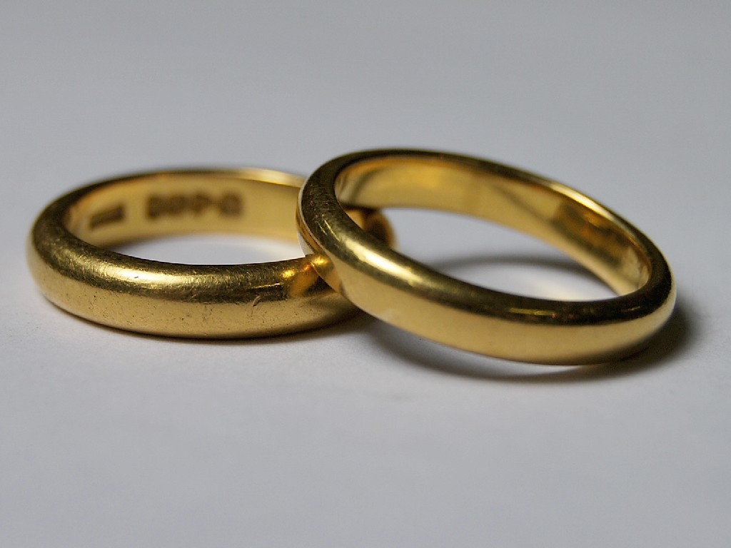 Appraisal: Two ct gold plain wedding bands - g total