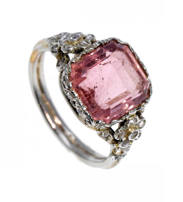 Appraisal: A PINK STONE RING with chip diamond set flower shoulders