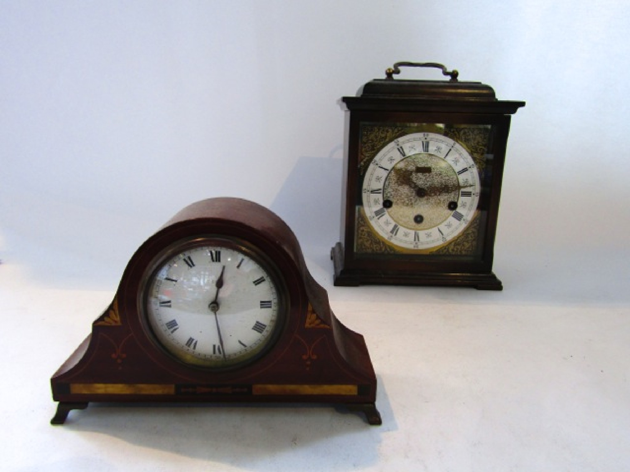 Appraisal: A small Edwardian mantel clock the mahogany case with inlay