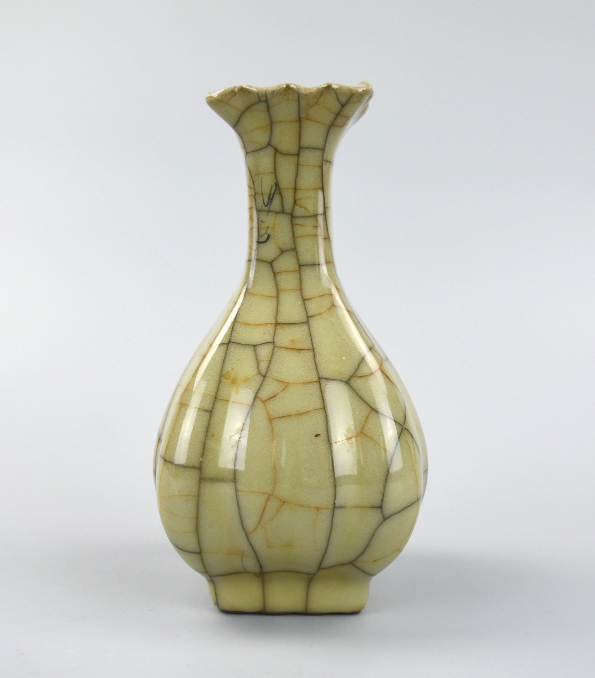 Appraisal: CHINESE SONG STYLE GE TYPE VASE A Chinese Song style