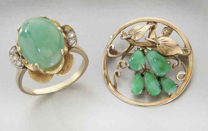 Appraisal: Pcs K gold and jade jewelry including convertible brooch pendant