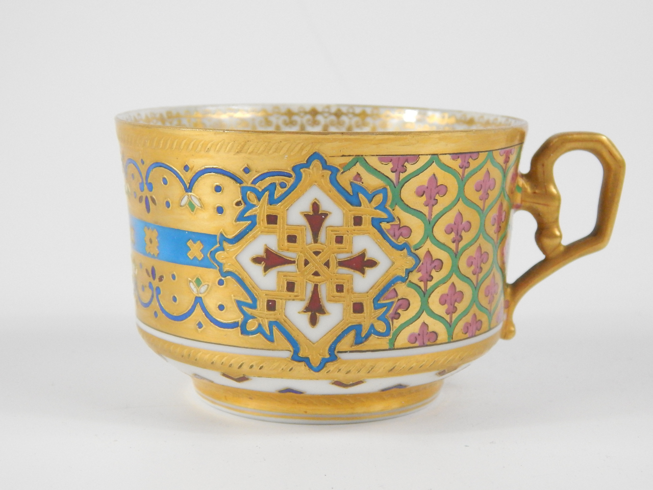 Appraisal: A St Petersburg late thC porcelain tea cup with enamelled