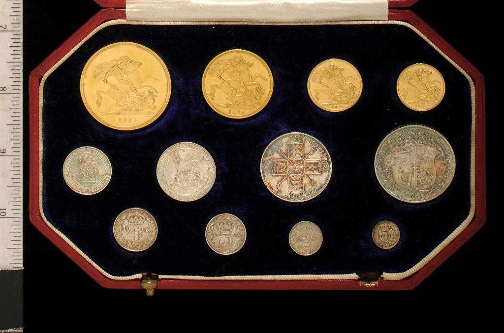 Appraisal: GEORGE V FIVE POUNDS - MAUNDY PENNY PROOF SET case