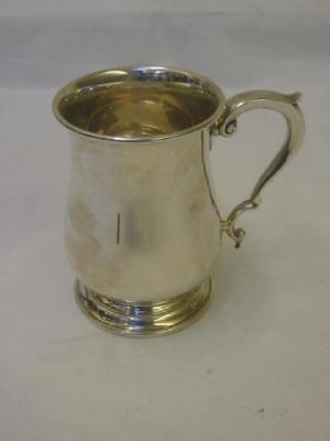 Appraisal: A TANKARD of Georgian design with moulded rim double scroll