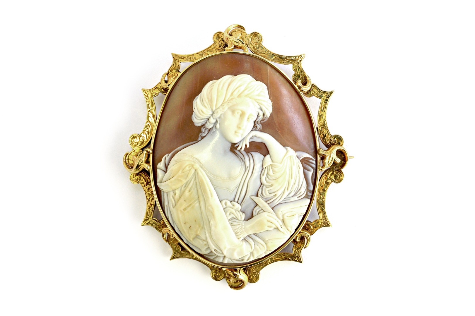 Appraisal: A Victorian gold mounted oval shell cameo brooch carved as