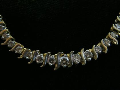 Appraisal: karat yellow gold and diamond necklace S links interspersed with