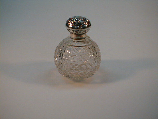 Appraisal: An Edwardian silver topped crystal scent bottle Birmingham