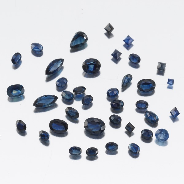 Appraisal: GROUP OF UNMOUNTED BLUE SAPPHIRES TOTAL WEIGHT CT Group of