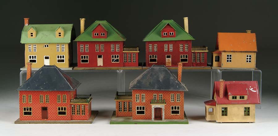 Appraisal: LOT OF LIONEL ACCESSORIES Lot includes five villas and two