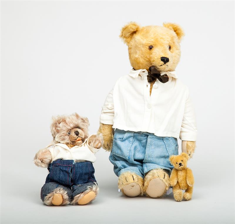 Appraisal: Three Steiff Teddy Bears Lacking tags the largest and smallest