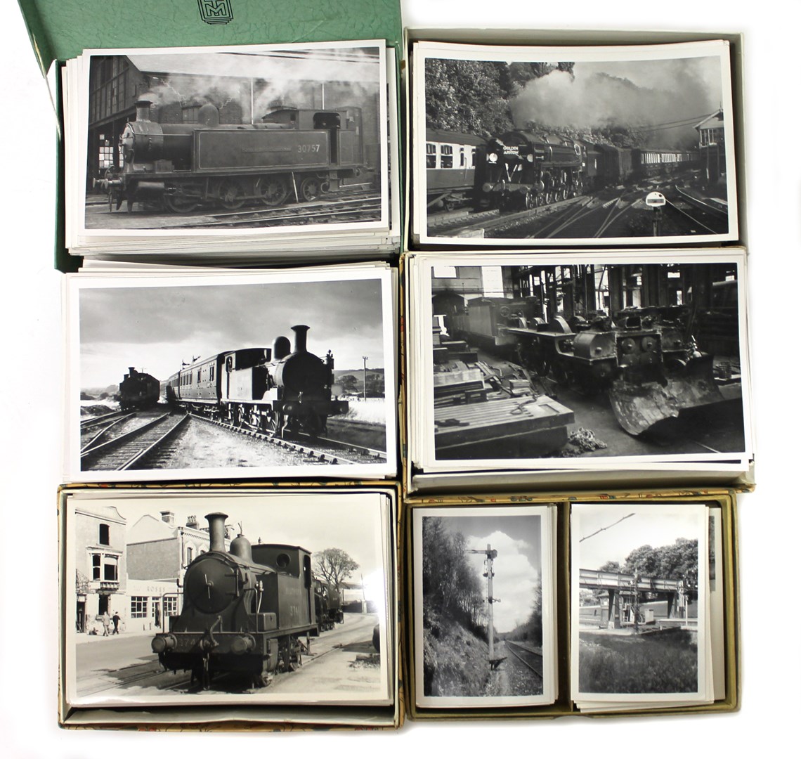 Appraisal: Railway interest a large quantity of black and white photographs