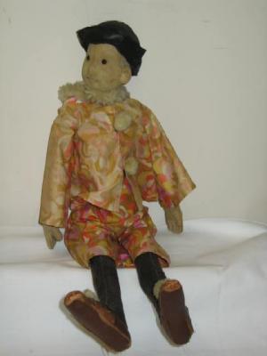 Appraisal: A Steiff clown doll with moulded felt head and face