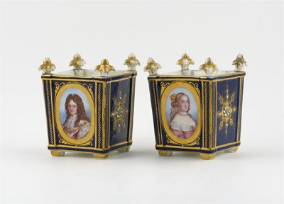 Appraisal: A pair of S vres-style small c chepots the sides