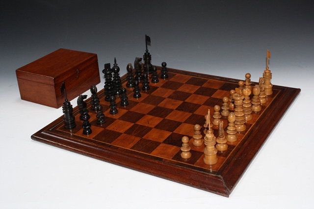 Appraisal: AN EBONY AND BOXWOOD CHESS SET in a mahogany box