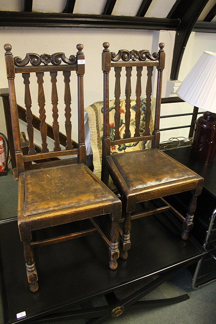 Appraisal: A SET OF SIX EDWARDIAN OAK RAIL BACK DINING CHAIRS