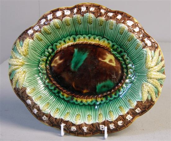 Appraisal: Victorian majolica bread trencher with moulded corn decoration in green