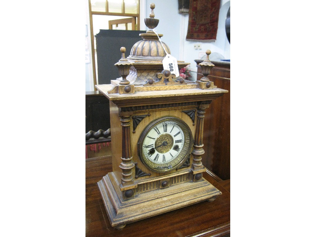 Appraisal: Oak cased mantle clock