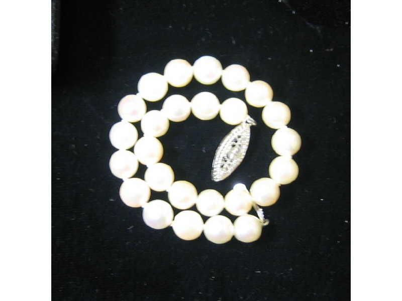 Appraisal: PEARL BRACELET With k white gold marquise shaped clasp Pearls