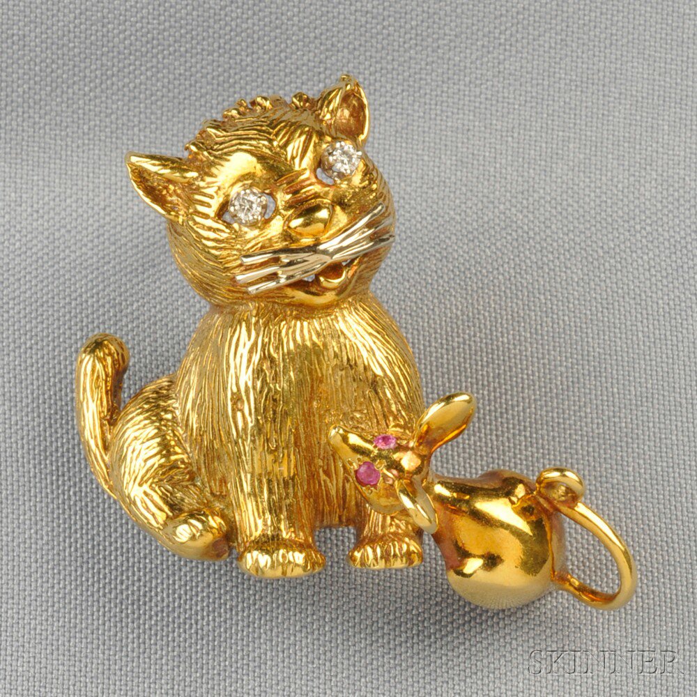 Appraisal: kt Gold Gem-set Cat and Mouse Brooch the cat with