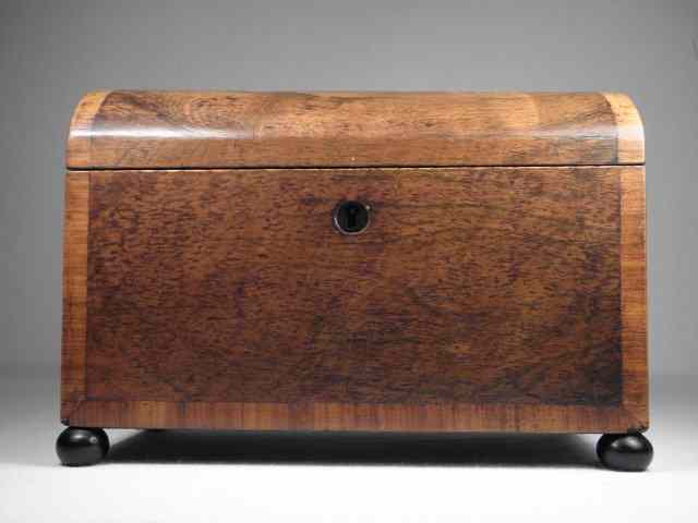 Appraisal: A th century tea caddy with a burled Walnut finish