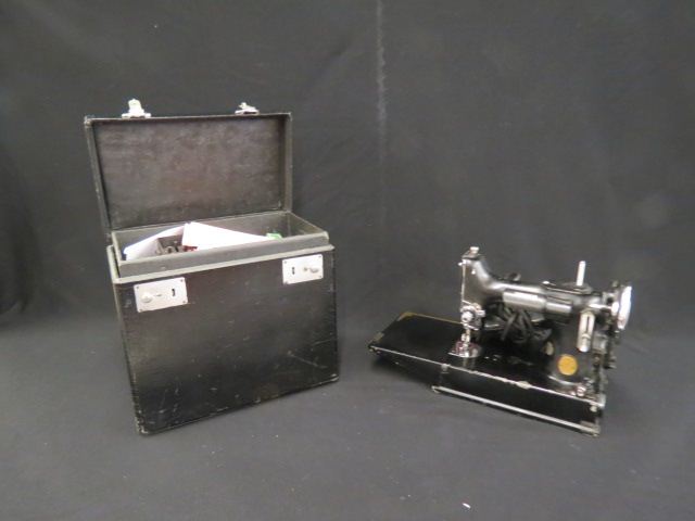 Appraisal: Singer Featherweight Sewing Machine with box