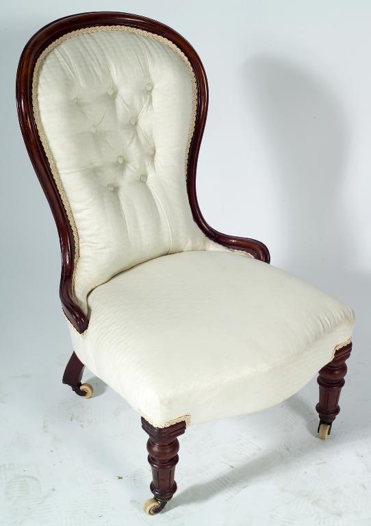 Appraisal: VICTORIAN MAHOGANY SPOON-BACK BUTTONED DRAWING ROOM CHAIR with serpentine seat