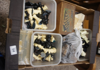 Appraisal: Tray lot to consist of Vintage Chess and Draught Sets