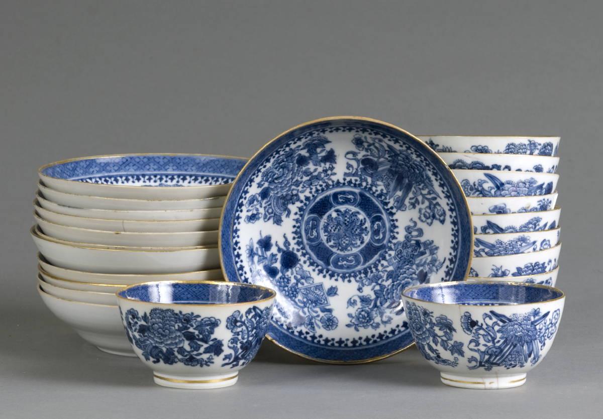 Appraisal: SET OF TEN CHINESE EXPORT PORCELAIN 'BLUE FITZHUGH' TEA BOWLS