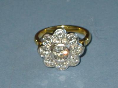 Appraisal: A DIAMOND DRESS RING comprising central brilliant cut stone approximately