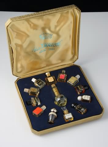 Appraisal: A modern presentation of French perfume miniatures in original packaging