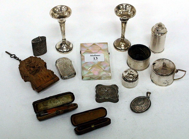 Appraisal: A SMALL GROUP OF MISCELLANEOUS ITEMS to include a mother