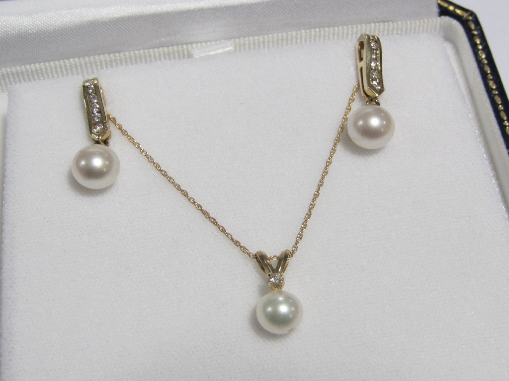 Appraisal: Lot comprising a pair of ct gold diamond and pearl