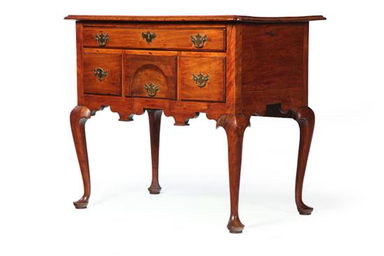 Appraisal: FINE AMERICAN QUEEN ANNE DRESSING TABLE Rhode Island nd quarter-