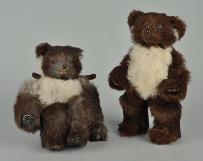 Appraisal: Lot of Brown White Bears One bear is seated and