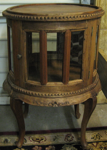 Appraisal: ROUND VITRINE TABLE the circular wood top over beveled panel