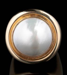 Appraisal: A K GOLD MAB PEARL FASHION RING AN K GOLD